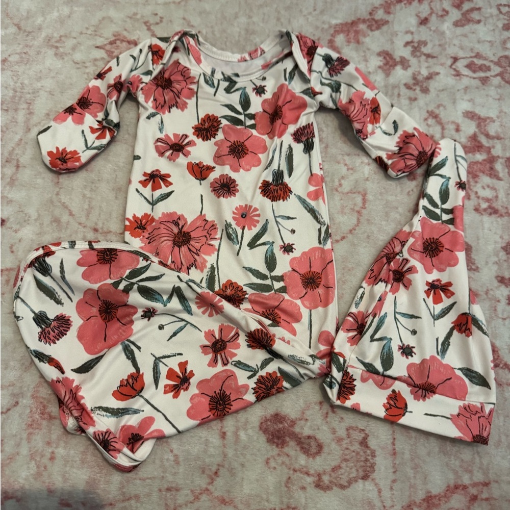 Terriboo Baby Girl (0-3 months) Long Sleeve Knotted gowns with matching hat x4 - Picture 6 of 11